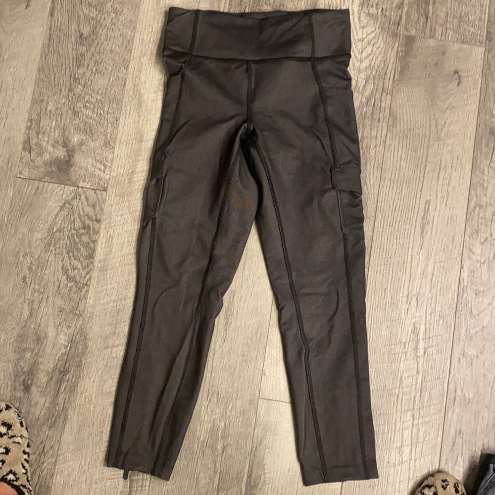 Lululemon 7/8 scenic route cargo tight